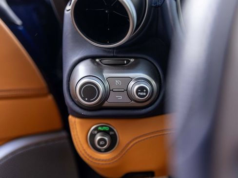 Used 2019 Ferrari Portofino RWD image 30