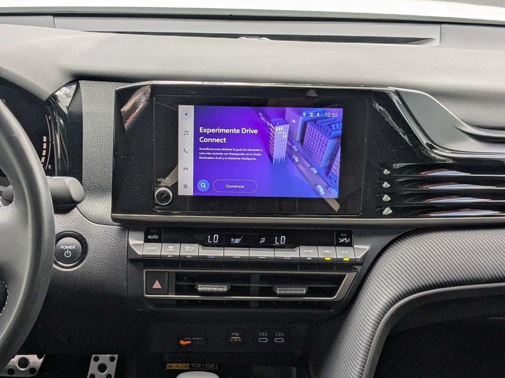Used 2025 Toyota Camry SE FWD image 18