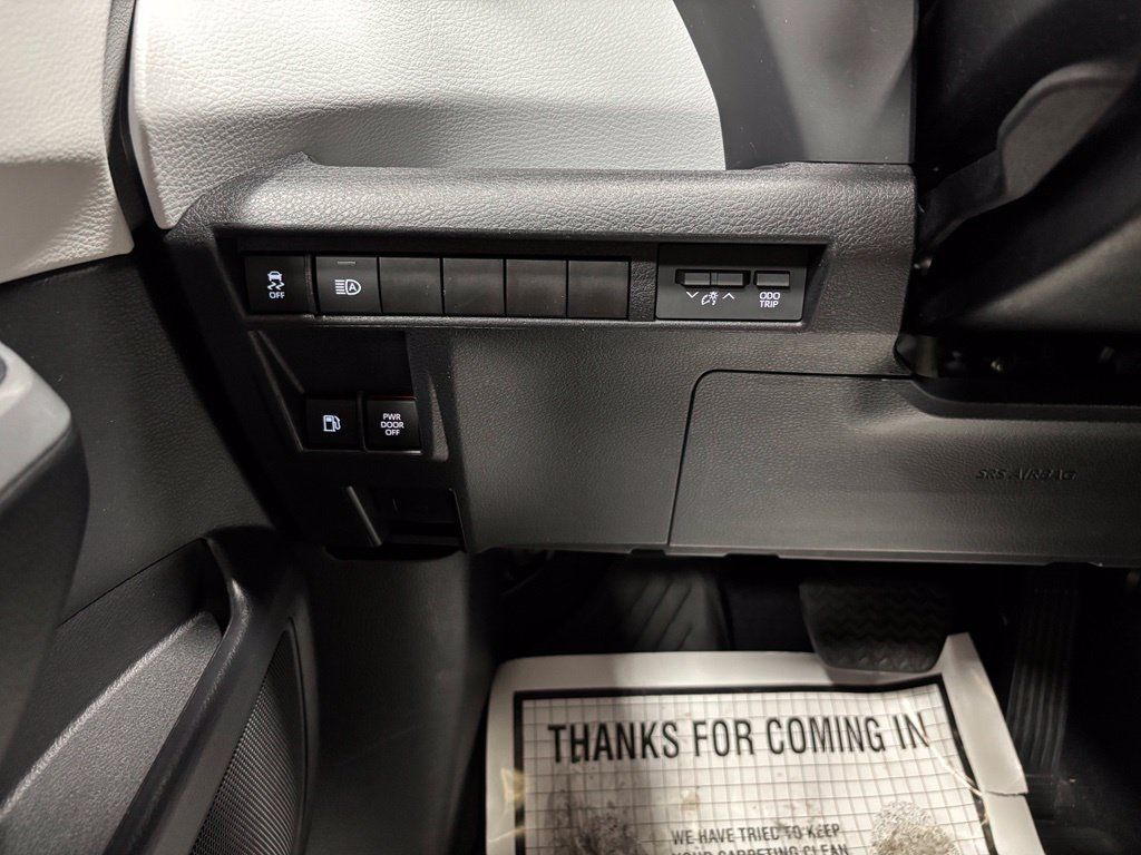 Used 2026 Toyota Sienna XLE AWD/4WD image 17