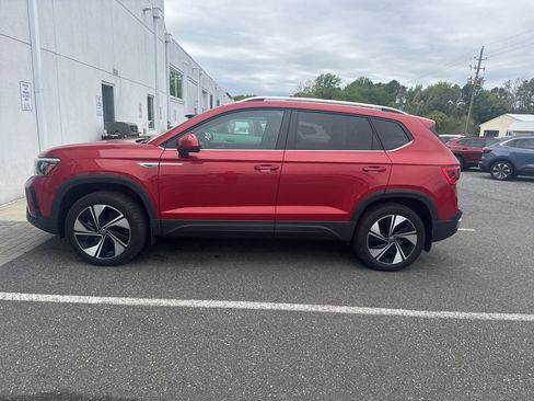 Used 2024 Volkswagen Taos SE AWD/4WD image 2