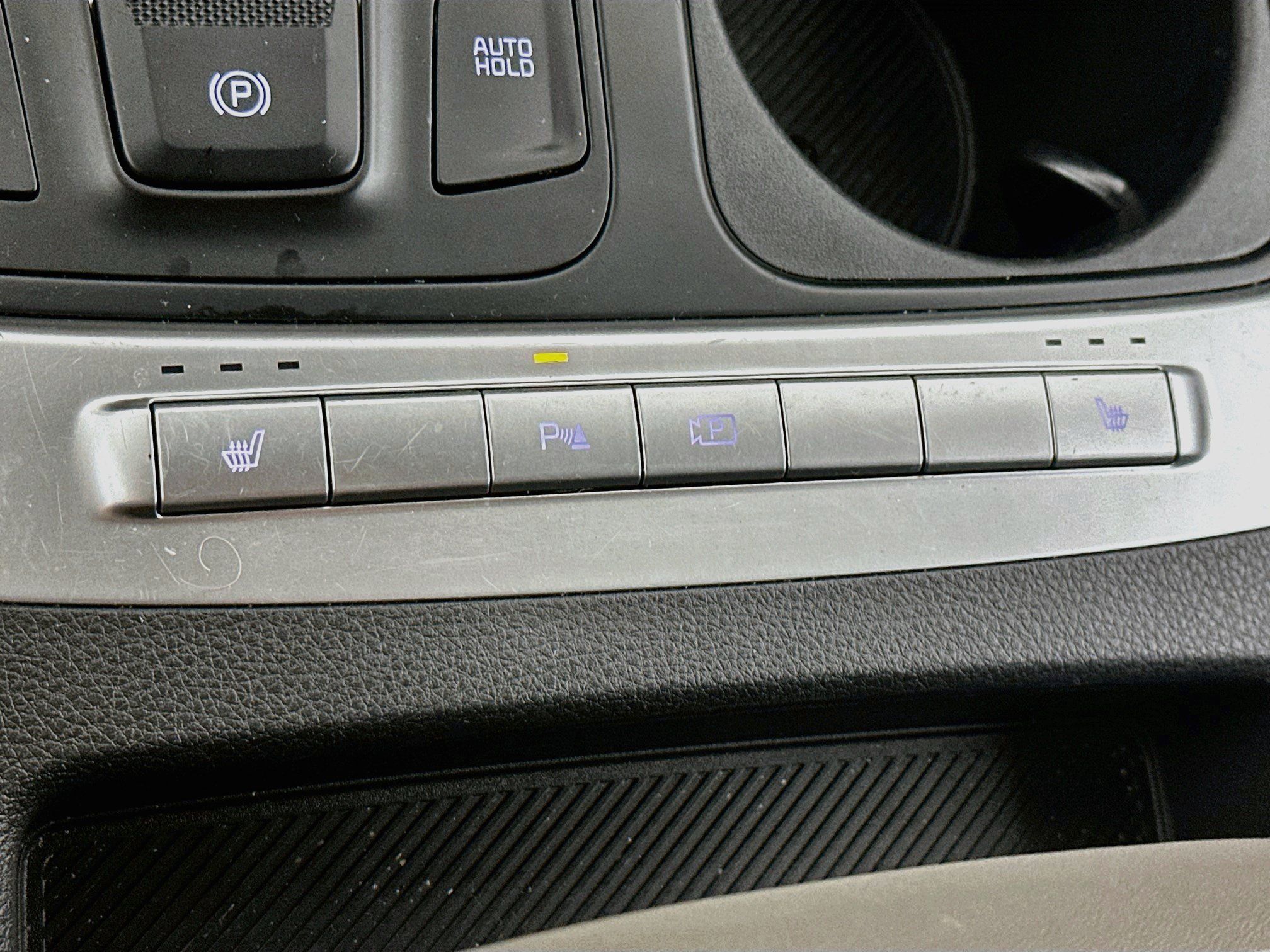 Used 2025 Kia Carnival FWD image 26