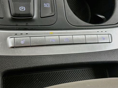 Used 2025 Kia Carnival FWD image 26