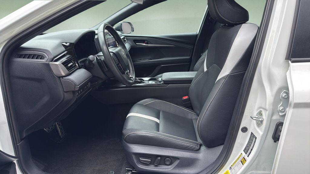 Used 2025 Toyota Camry SE FWD image 12