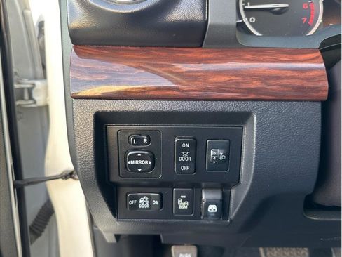 Used 2016 Toyota Tundra Limited image 32