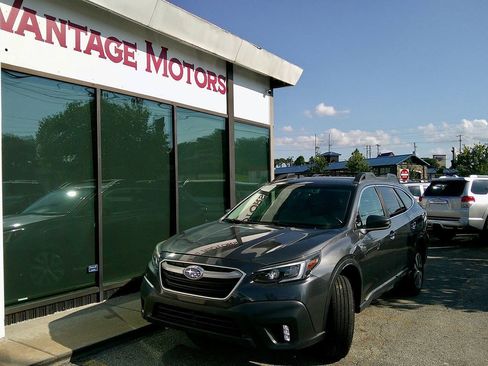 Used 2022 Subaru Outback Premium AWD/4WD image 1