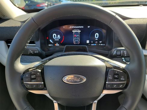 Used 2025 Ford Explorer Platinum w/ Ultimate Package image 30