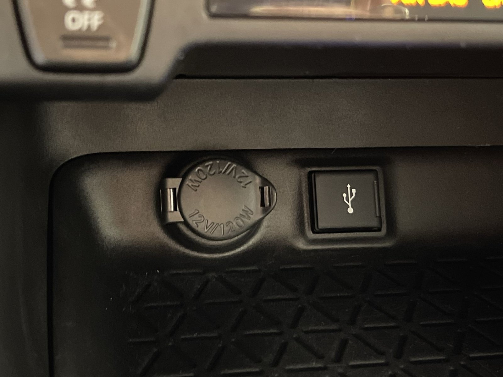 Used 2020 Toyota RAV4 LE w/ All Weather Liner Package AWD/4WD image 33