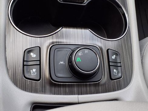 Used 2023 GMC Acadia SLT w/ Technology Package image 21