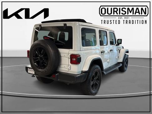 Used 2020 Jeep Wrangler Unlimited Sahara AWD/4WD image 4