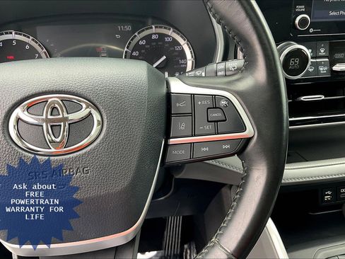 Used 2022 Toyota Highlander XLE AWD/4WD image 24