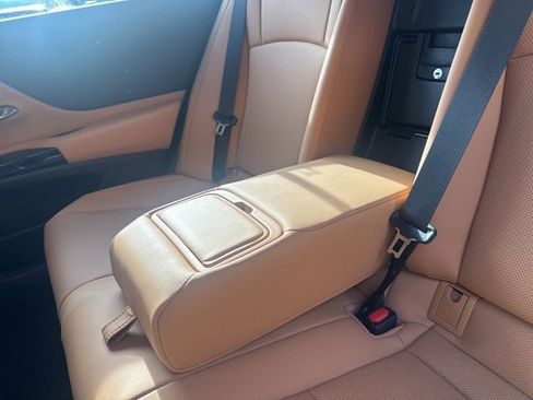 Certified 2025 Lexus ES 300h w/ Premium Package image 35