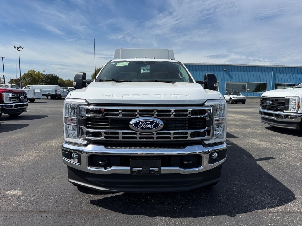 New 2027 Ford F350 XL w/ XL Chrome Package AWD/4WD image 2