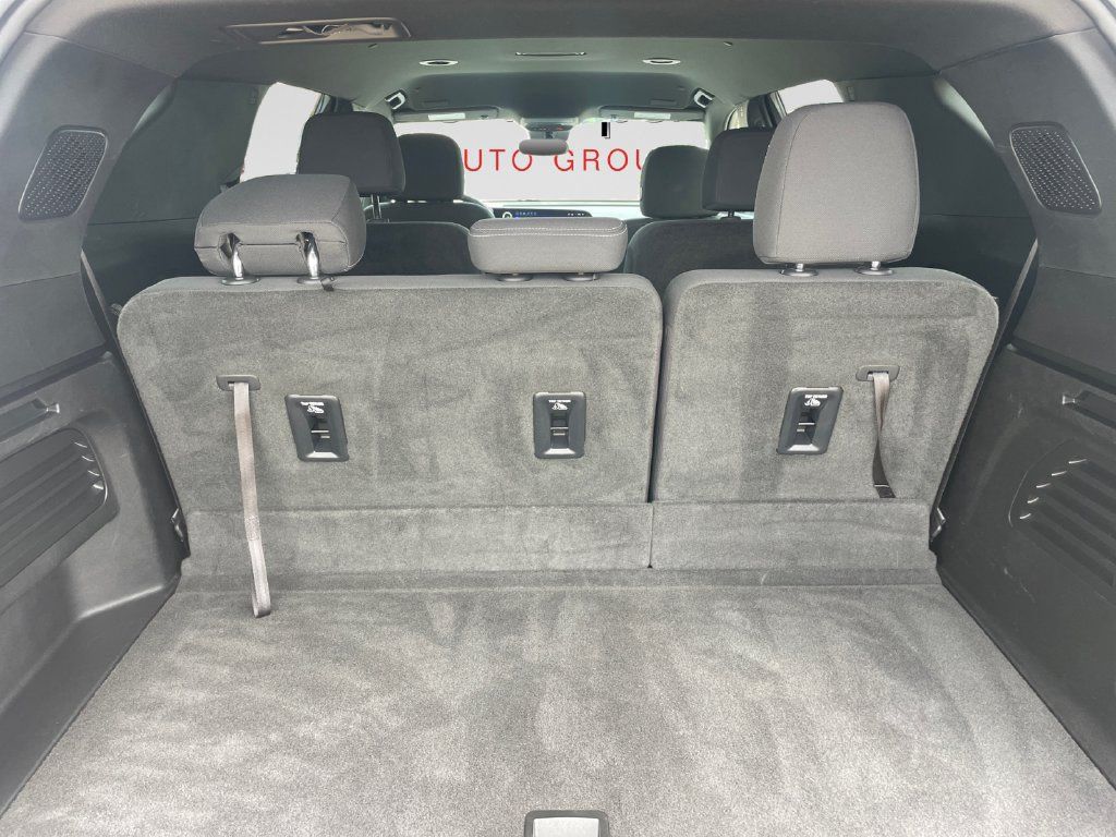 Used 2024 Chevrolet Traverse LT w/ LPO, Floor Liner Package FWD image 16