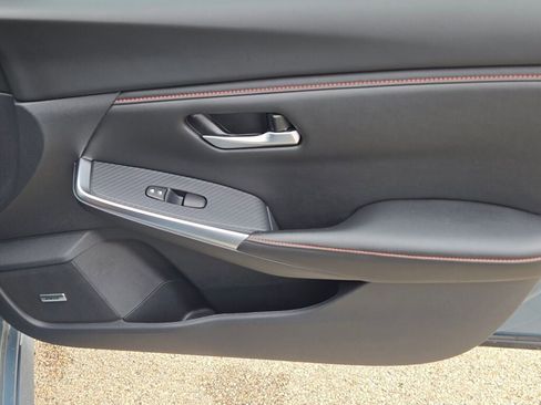 Used 2025 Nissan Sentra SR w/ SR Premium Package image 7