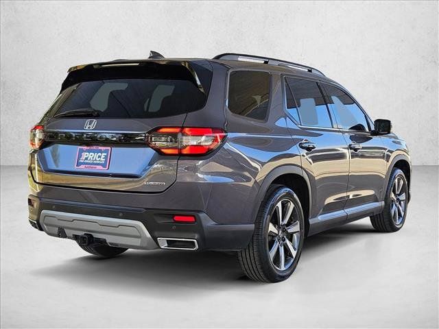 Used 2024 Honda Pilot Touring image 5