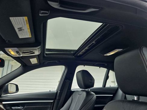 Used 2018 BMW 330i xDrive Sedan w/ Premium Package image 17