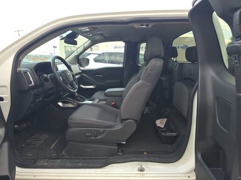 Used 2025 Nissan Frontier SV w/ Tow Package image 17