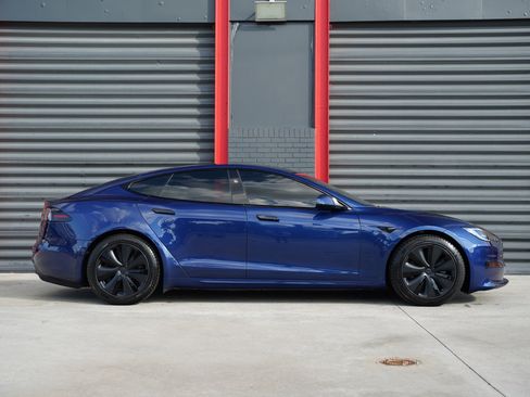 Used 2023 Tesla Model S Standard Range image 3