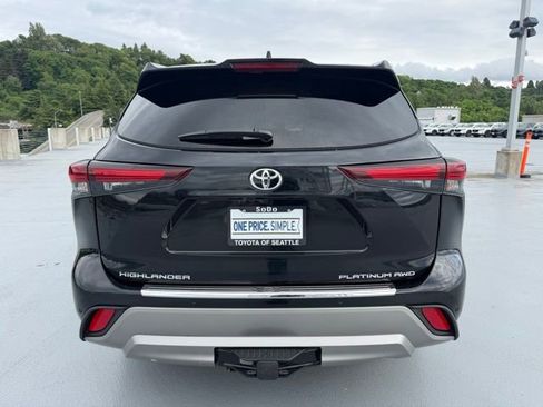 Certified 2024 Toyota Highlander Platinum AWD/4WD image 8