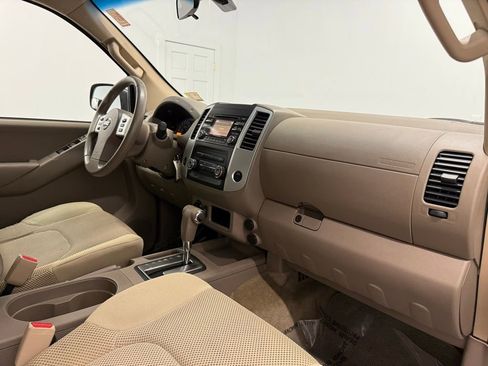 Used 2014 Nissan Frontier SV image 12