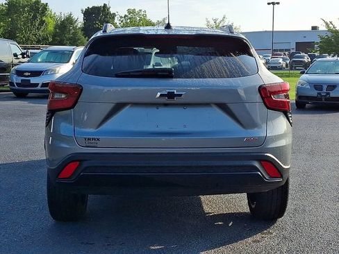 Used 2024 Chevrolet Trax RS w/ Sunroof Package FWD image 8