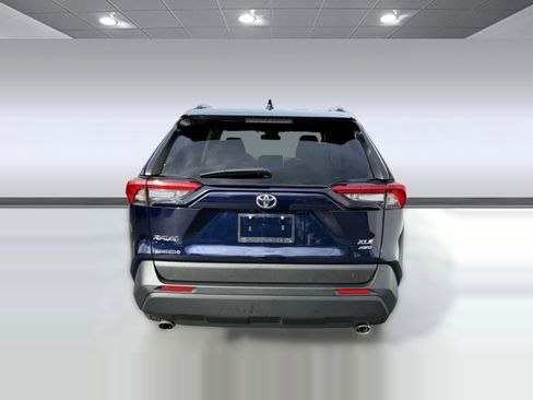 Used 2025 Toyota RAV4 XLE image 9