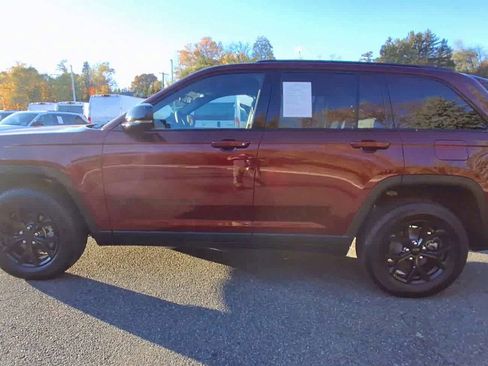 Certified 2024 Jeep Grand Cherokee Altitude image 5