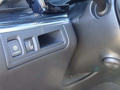 Used 2025 Cadillac XT5 Premium Luxury image 16