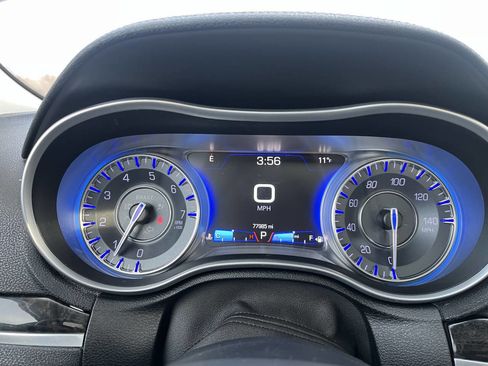 Used 2015 Chrysler 300 C w/ Light Group image 18