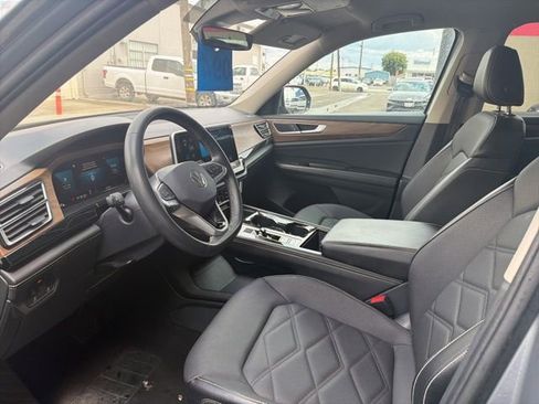Used 2024 Volkswagen Atlas SE AWD/4WD image 7