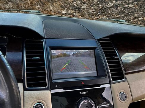 Used 2018 Ford Taurus Limited image 18