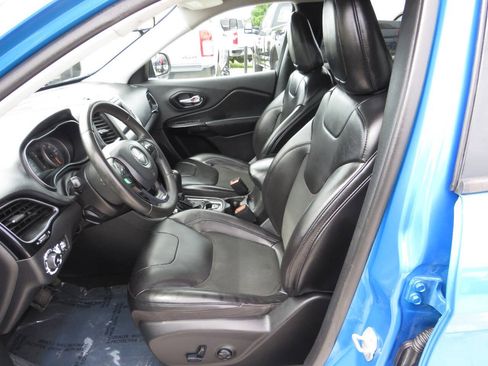 Used 2020 Jeep Cherokee Latitude Plus FWD image 12