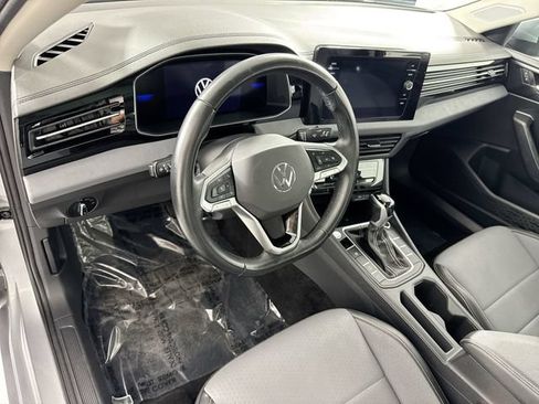 Used 2025 Volkswagen Jetta SE FWD image 23