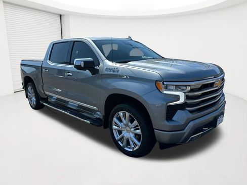 Used 2023 Chevrolet Silverado 1500 High Country w/ High Country Premium Package AWD/4WD image 3
