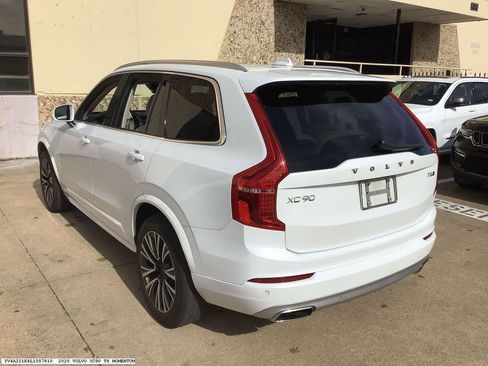 Used 2020 Volvo XC90 T6 Momentum image 4