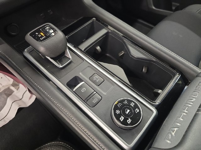 Used 2025 Nissan Pathfinder SV AWD/4WD image 28