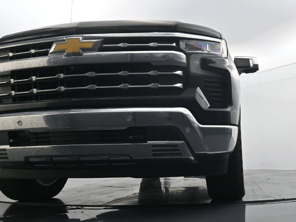 Used 2023 Chevrolet Silverado 1500 LTZ AWD/4WD image 19
