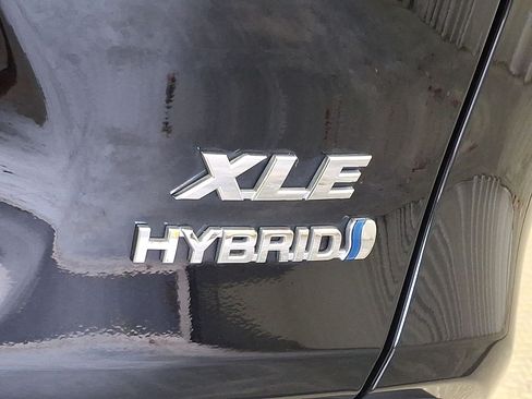 Certified 2023 Toyota RAV4 XLE Premium AWD/4WD image 28