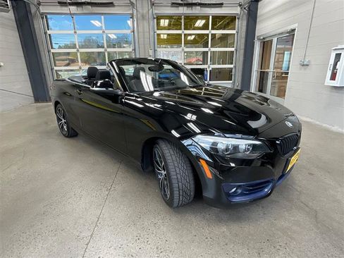 Used 2020 BMW 230i xDrive Convertible w/ Premium Package image 32