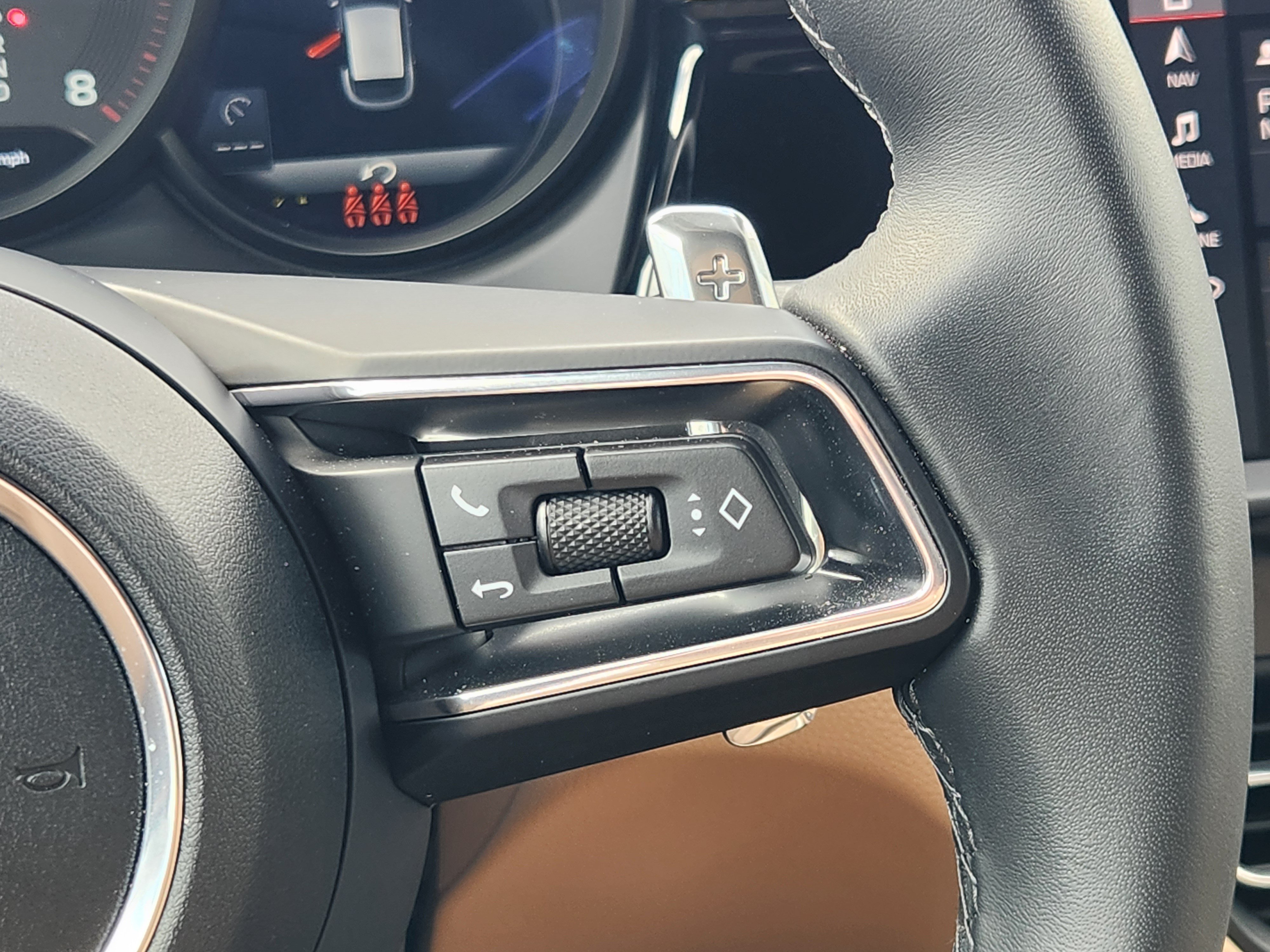 Certified 2026 Porsche Macan AWD/4WD image 31