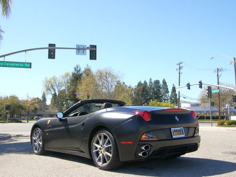 Used 2014 Ferrari California image 5