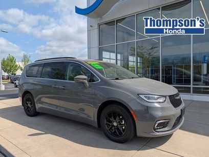 Used 2022 Chrysler Pacifica Touring-L