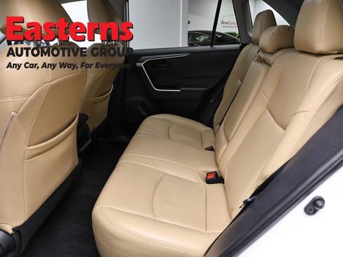Used 2021 Toyota RAV4 LE image 22