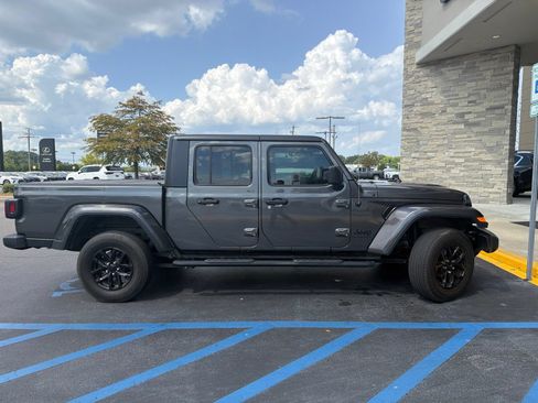 Used 2022 Jeep Gladiator Sport AWD/4WD image 9