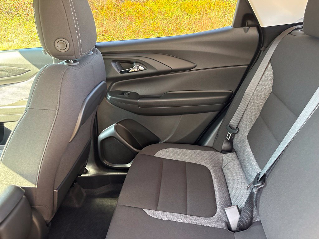 Used 2024 Chevrolet TrailBlazer LT w/ LT Cold Weather Package FWD image 37