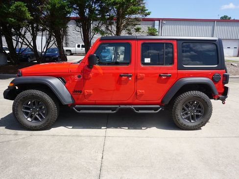 Used 2025 Jeep Wrangler Unlimited Sport AWD/4WD image 17