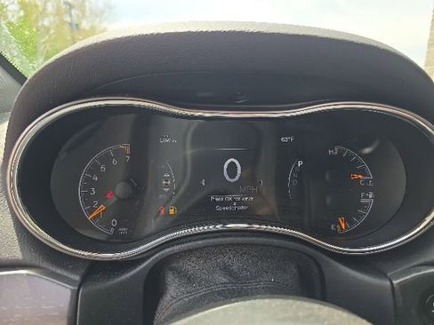 Used 2018 Jeep Grand Cherokee Laredo AWD/4WD image 7