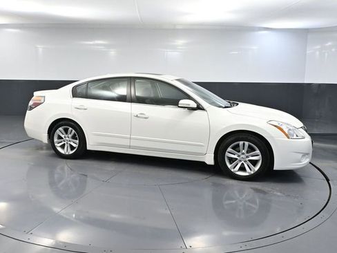 Used 2012 Nissan Altima 3.5 SR w/ Sport Pkg image 3