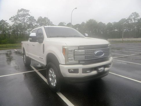 Used 2018 Ford F250 Platinum w/ Platinum Ultimate Package AWD/4WD image 4