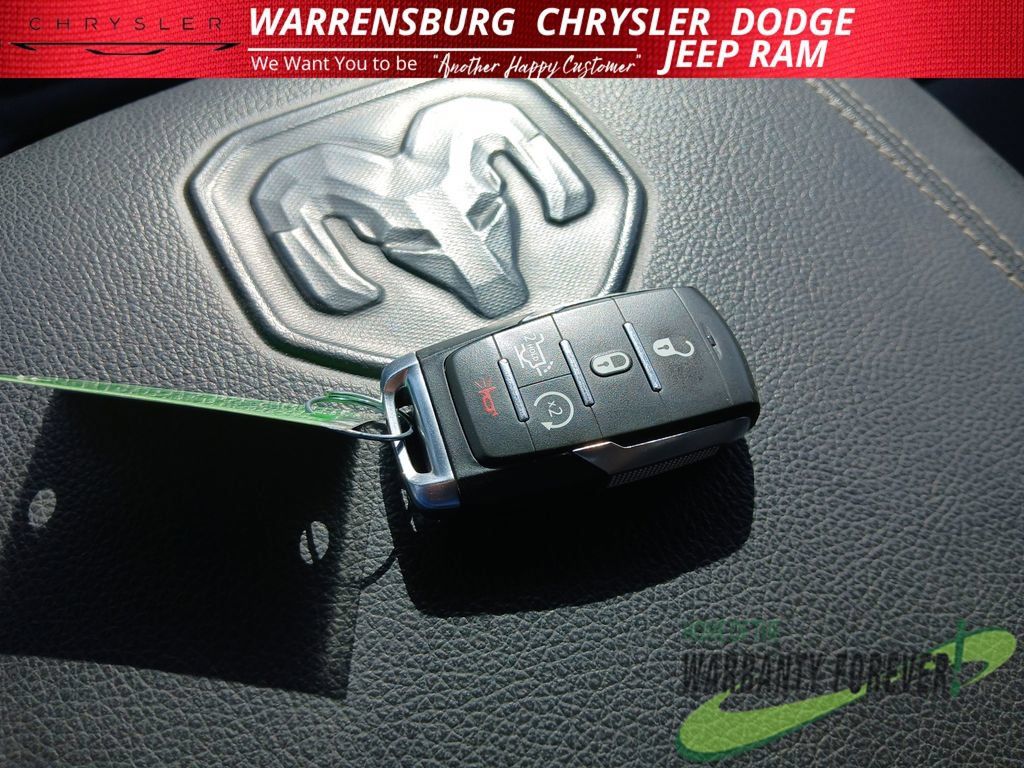 Used 2025 RAM 1500 Laramie AWD/4WD image 30